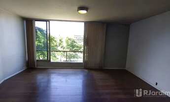 Imagem 2: Apartamento à venda ou aluguel com 4 quartos, 1 suíte, 2 vagas, 155 m² - Leblon - Rio de J