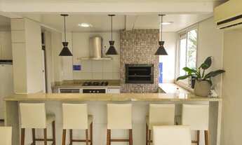 Imagem 3: Apartamento de dois dormitórios com suíte em condomínio clube na praia de Canasvieiras