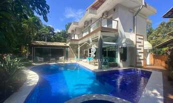 Imagem: Sobrado em 3 pavimentos com a piscina aquecida