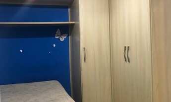 Imagem 3: Aconchegante apartamento à venda com 2 quartos, sendo 1 suíte, e 2 banheiros no total. O c