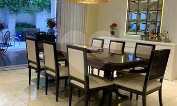 Imagem 7: Casa de condomínio para aluguel e venda possui 405 metros quadrados com 4 quartos