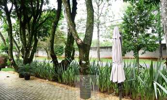 Imagem 4: Maravilhosa casa de esquina com muita área verde