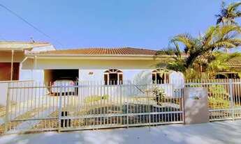 Imagem 2: Linda e muito aconchegante, impossível não se apaixonar por essa bela residência!