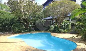 Imagem 6: Casa com muito verde e muitas flores no Jardim Guedala