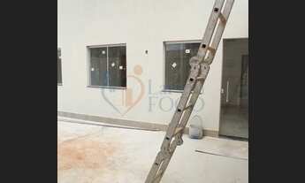 Imagem 6: 771B. CASA 3Q DE ESQUINA COM QUINTAL FRENTE E LATERAL, 2 VGS ESTILO MODENO B. N CENTRO