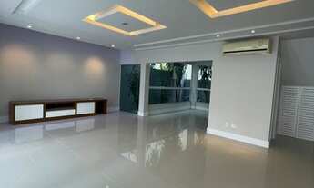 Imagem 5: Casa de condomínio para venda possui 300 metros quadrados com 4 quartos