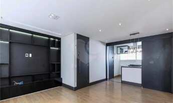 Imagem 2: Um clássico de Moema, lindamente reformado na avenida Rouxinol!