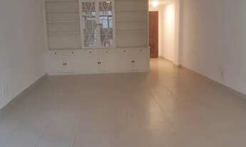 Imagem 3: Apartamento espaçoso e desocupado em rua tranquila e arborizada sem saída e com guarita