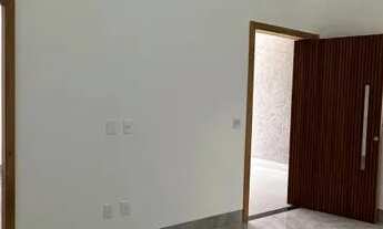 Imagem 2: MORE PRÓXIMO AO BURITI SHOPPING E AV RIO VERDE - CASA 3 Quartos 1 suíte com espaço Gourmet