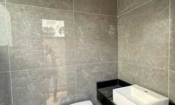 Imagem 2: Casa plana com 4 suítes no Jardins do Lago com ótimo acabamento e piscina