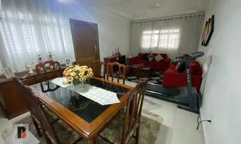 Imagem 2: Sobrado para aluguel e venda tem 251 metros quadrados com 4 quartos