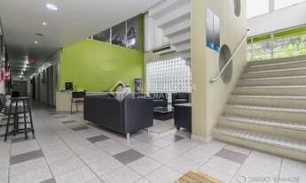 Imagem 3: PORTO ALEGRE - Prédio Inteiro - Tristeza