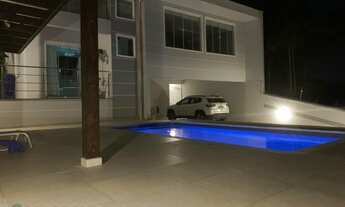 Imagem 5: Casa no bairro Vila Nova, 4 dormitórios, sendo 3 suítes (1 master com closet), piscina, sa