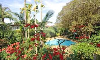 Imagem 7: Casa com muito verde e muitas flores no Jardim Guedala