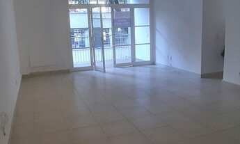 Imagem: Apartamento espaçoso e desocupado em rua