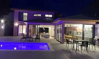 Imagem: Casa para aluguel possui 300 metros quadrados