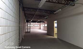 Imagem 3: ÓTIMA OPORTUNIDADE! Galpão com 5 vagas de garagem