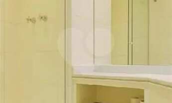 Imagem 5: More próximo da Estação Pinheiros da linha amarela do metrô