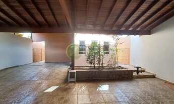 Imagem: Venda Linda Casa no corredor comercial