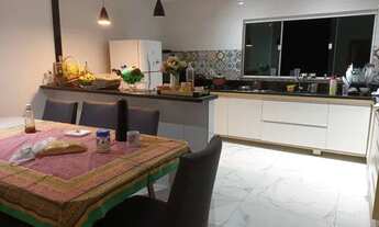 Imagem: Vendo uma linda casa.