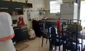 Imagem 3: Casa com 1° Andar,4 vagas de carro,4 quartos, 2 WC Banheiros, 1 Banheiro suíte, 2 Salas..