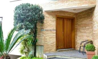 Imagem: Sobrado isolado, 05 dormitórios (04 suítes