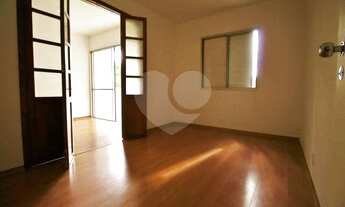 Imagem 6: Lindo, recém reformado,sala expandida, dois dormitórios e um terraço