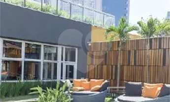 Imagem 2: More próximo da Estação Pinheiros da linha amarela do metrô