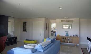 Imagem 2: Apartamento mobiliado com 220m² de área útil, 3 vagas de garagem, amplo living, varanda go