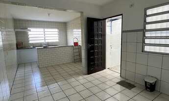 Imagem 2: Casa para aluguel possui 95 metros quadrados com 2 quartos sendo 1 suíte