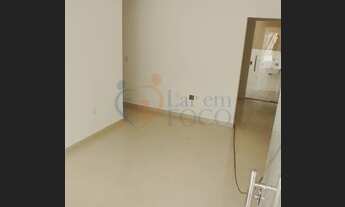 Imagem 7: 771B. CASA 3Q DE ESQUINA COM QUINTAL FRENTE E LATERAL, 2 VGS ESTILO MODENO B. N CENTRO