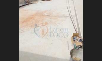 Imagem 2: 771B. CASA 3Q DE ESQUINA COM QUINTAL FRENTE E LATERAL, 2 VGS ESTILO MODENO B. N CENTRO