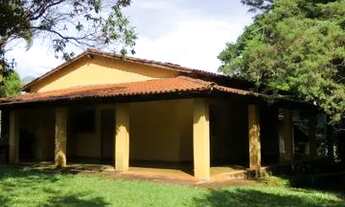 Imagem: Chácara às margens da Go-080, entre Goiânia