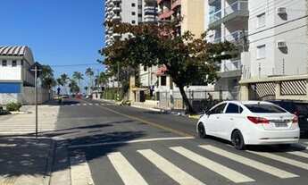 Imagem 2: Amplo apartamento à venda no Guarujá, prédio todo reformado à 200 metros da praia