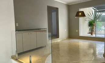 Imagem 2: Casa em Alphaville para aluguel e venda tem 350 metros quadrados com 4 quartos