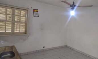 Imagem 4: Quarto com pia, tanque e banheiro