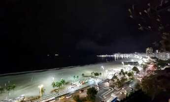 Imagem 1: Maravilhoso imóvel com direito a laje e na melhor localização da Avenida Atlântica