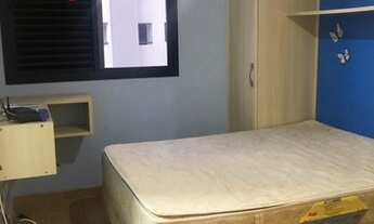 Imagem 5: Aconchegante apartamento à venda com 2 quartos, sendo 1 suíte, e 2 banheiros no total. O c