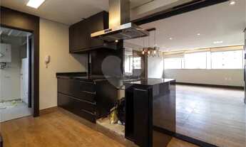 Imagem 3: Um clássico de Moema, lindamente reformado na avenida Rouxinol!