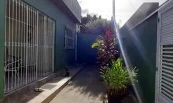 Imagem 4: Casa com 1° Andar,4 vagas de carro,4 quartos, 2 WC Banheiros, 1 Banheiro suíte, 2 Salas..