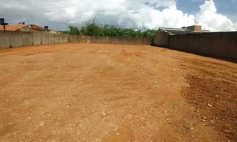 Imagem 3: Terreno Grande murado ao lado de condomínio Alto Padrão - Oportunidade 900m2