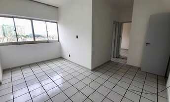 Imagem: 2/4 Com Suíte, Armários, Dependência