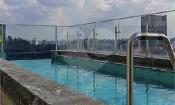 Imagem 3: More próximo da Estação Pinheiros da linha amarela do metrô