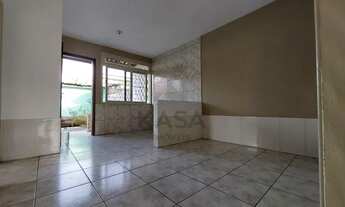 Imagem 2: Excelente casa (parte térrea) com 03 dormitórios, banheiro social, cozinha, sala de estar