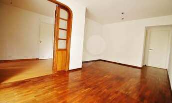 Imagem 3: Lindo, recém reformado,sala expandida, dois dormitórios e um terraço