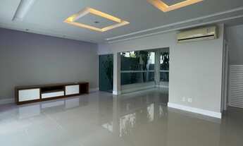 Imagem 3: Casa de condomínio para venda possui 300 metros quadrados com 4 quartos