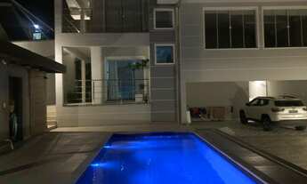 Imagem 2: Casa no bairro Vila Nova, 4 dormitórios, sendo 3 suítes (1 master com closet), piscina, sa