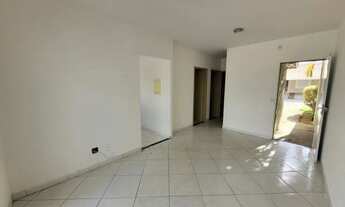 Imagem 2: Casa de condomínio térrea com 3 quartos e um amplo quintal com vista privilegiada para o p