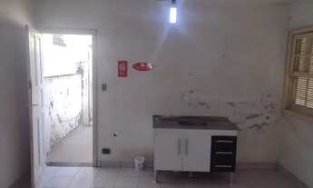 Imagem 5: Quarto com pia, tanque e banheiro