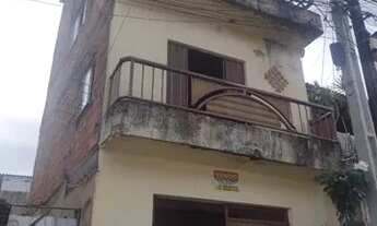 Imagem: Casa Triplex 2/4 sendo uma suíte e Garagem